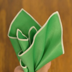 Платок травяной зеленый матовый с белой окантовкой