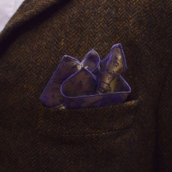 Платок фиолетовый с золотистым отливом в абстракциях