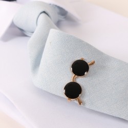 Зажим для краватки у формі сонцезахисних окулярів