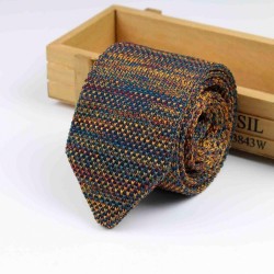 Краватка в'язана з синіми відтінками - стандартної форми