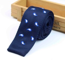 Краватка в'язана синя в оригінальних огірках