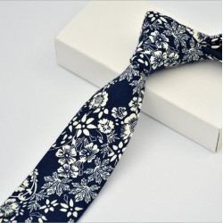 Краватка вузька синя бавовняна в квіточку 09079