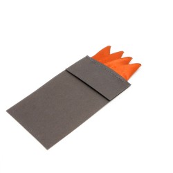 Платок оранжевый сформированный в картонке