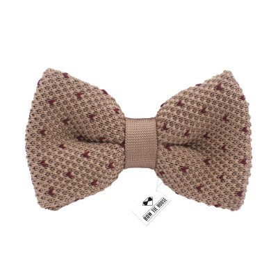 Бабочка вязаная бежевая с вишневыми галочками