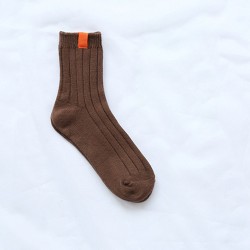 Носки шоколадного цвета c оранжевой биркой