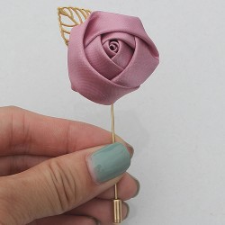 Бутоньєрка атласна - пилка троянда