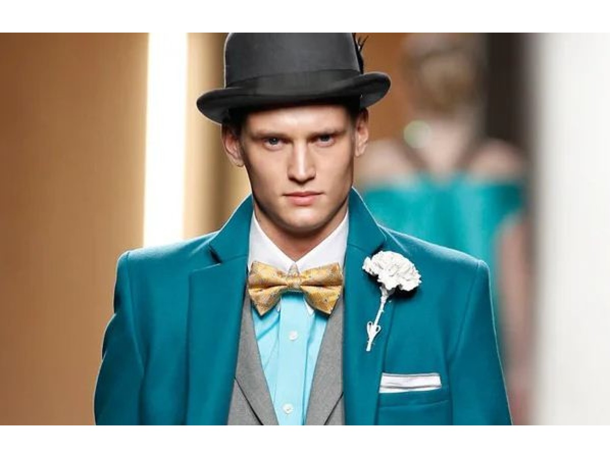 Золотой галстук – элегантный аксессуар для смелых мужчин